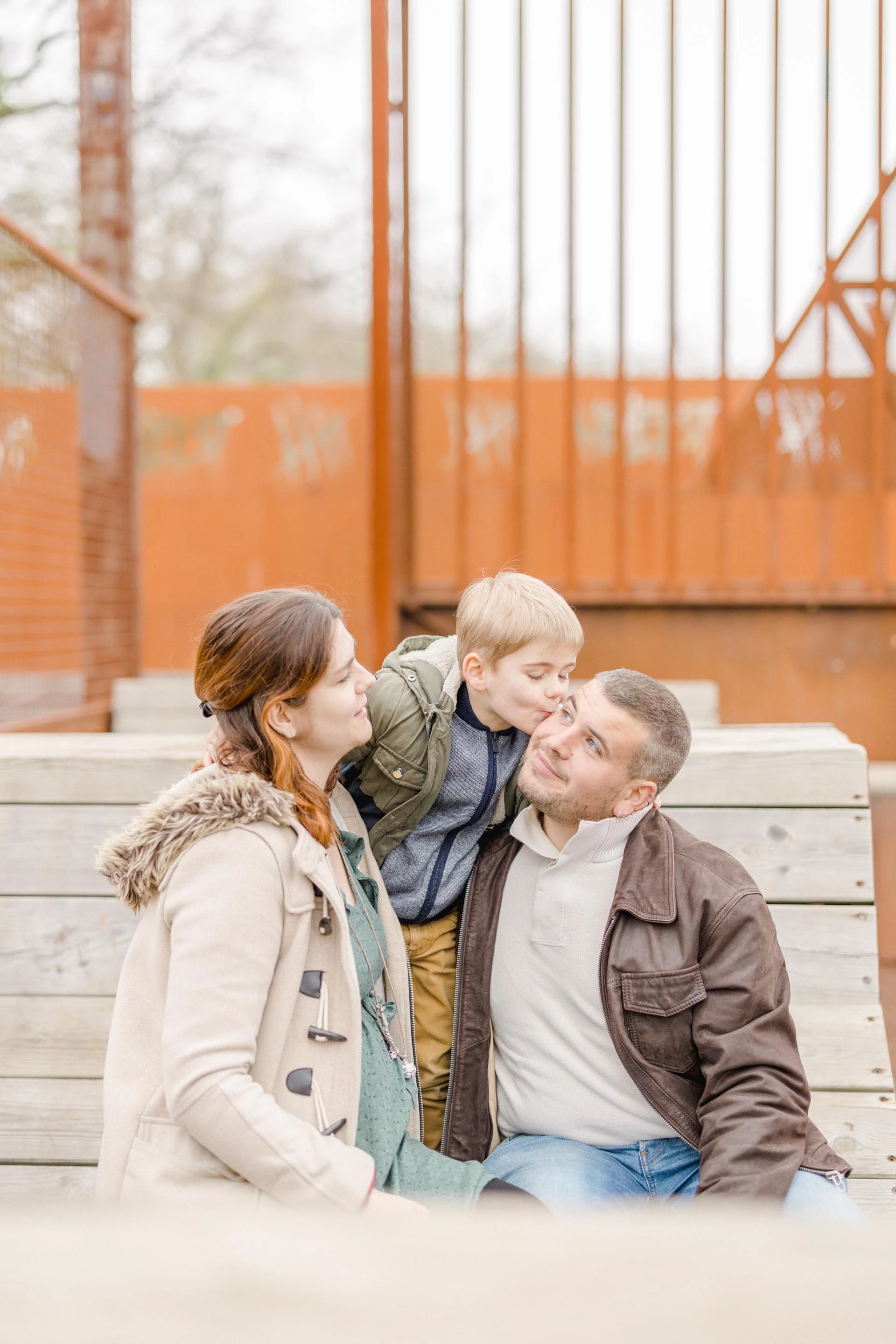 bonheur sourire amour gris marron